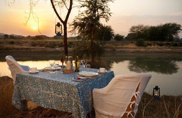 out-door-dinning
